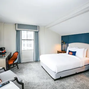 **** Hotel Dunhill United States